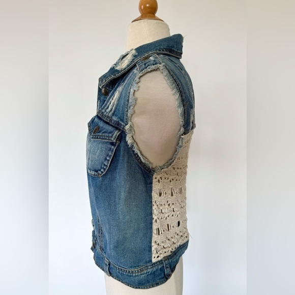 Free People crochet jeans Vest Jacket distressed Macrame Cargo Moody Blue Combo - Picture 5 of 11